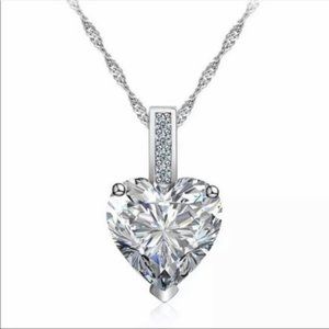 Beautiful Heart Pendant Saphire Necklace